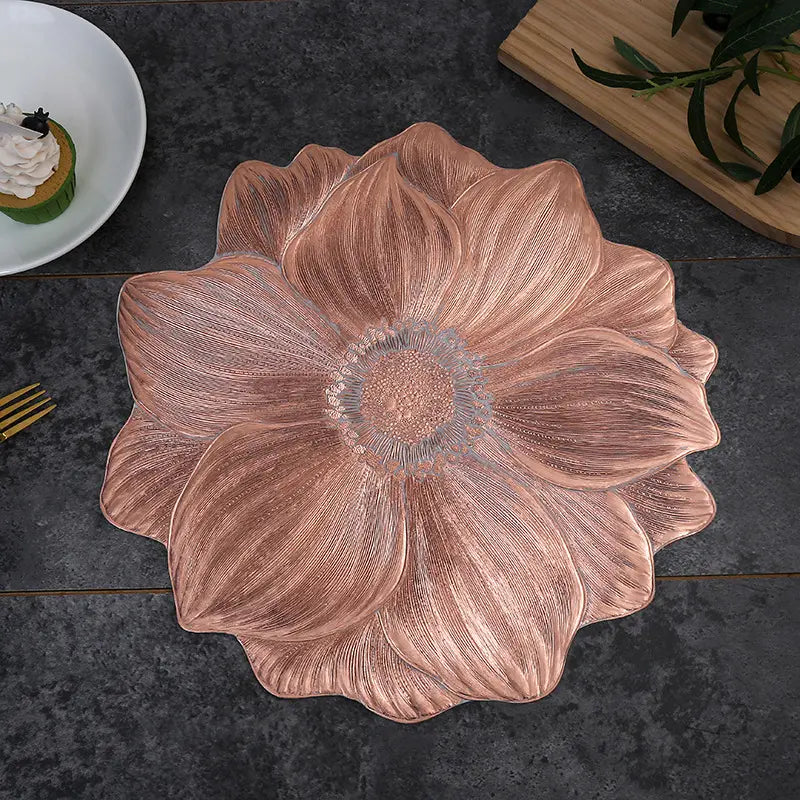 🌸🍽️💧【1 sada 3 kusů】🔥Kreativní PVC prostírání s motivem lotosového květu, žáruvzdorné, voděodolné, olejotěsné a omyvatelné.