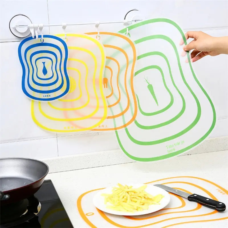 🥣🍅【1 sada po 4 ks.】Kuchyňské krájecí desky z matného materiálu