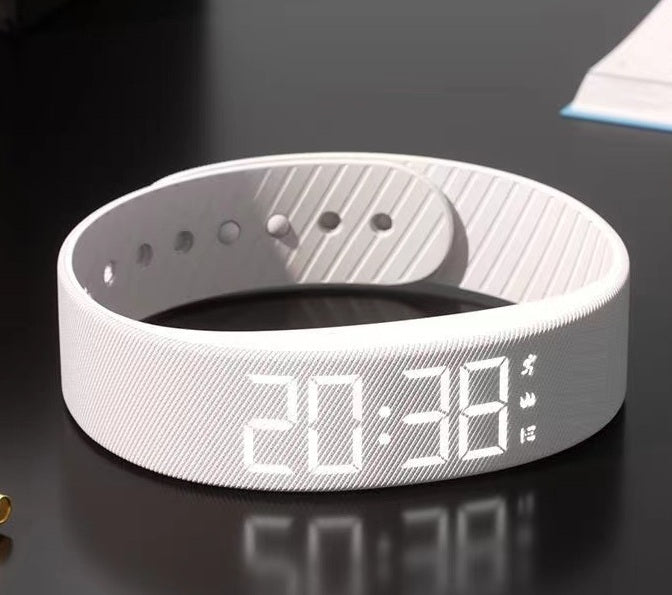 Chytrý hudební fitness tracker s krokoměrem a předpovědí počasí