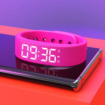 Chytrý hudební fitness tracker s krokoměrem a předpovědí počasí