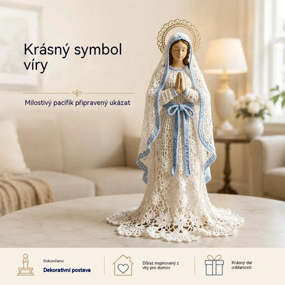 Ručně pletená figurka Panny Marie v háčkovaném a krajkovém stylu.