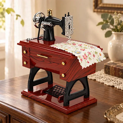 🎵✨ Dřevěná hrací skříňka ve stylu vintage šicího stroje | Stolní dekorace s natahovacím mechanismem | Retro dárek 🧵