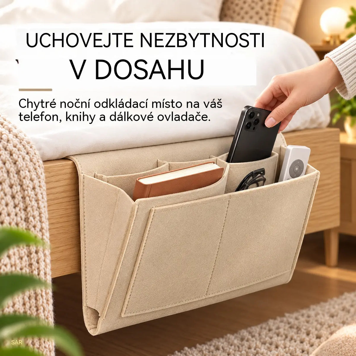🔥 Sleva 50 %! 🛏️✨ Závěsný organizér k posteli: mějte vše potřebné po ruce.