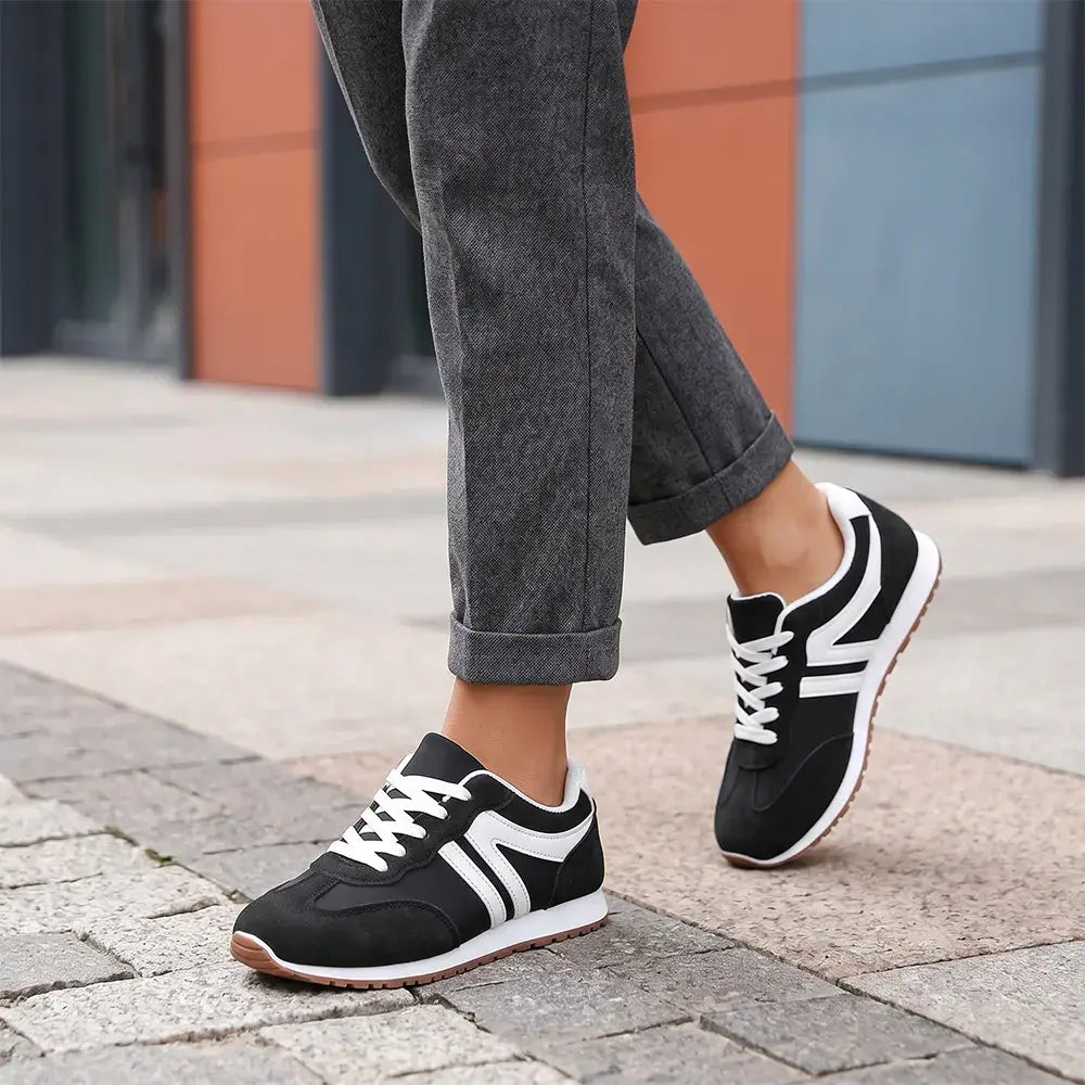👟 Klasická silueta – nadčasový retro design běžecké obuvi, který spojuje moderní prvky a vytváří tak trvanlivý a ikonický styl.