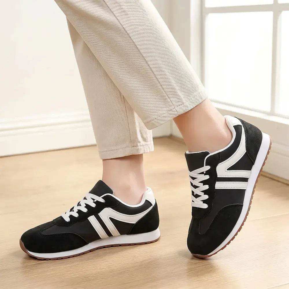 👟 Klasická silueta – nadčasový retro design běžecké obuvi, který spojuje moderní prvky a vytváří tak trvanlivý a ikonický styl.