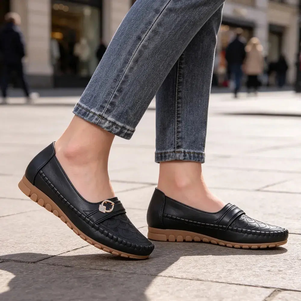 🎊【Velikosti 36–43】Stylové prolamované nazouvací boty – vyrobené z měkkého materiálu s plochou protiskluzovou podrážkou pro pohodlné nošení; speciálně navrženo pro zralé ženy a seniorky.