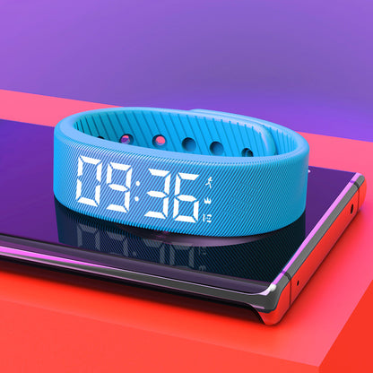 Chytrý hudební fitness tracker s krokoměrem a předpovědí počasí