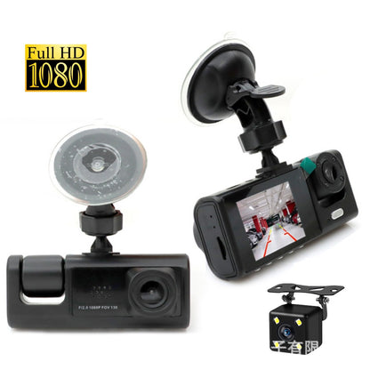 Nahrávejte v HD 1080p rozlišení zevnitř vozu pomocí couvací kamery.