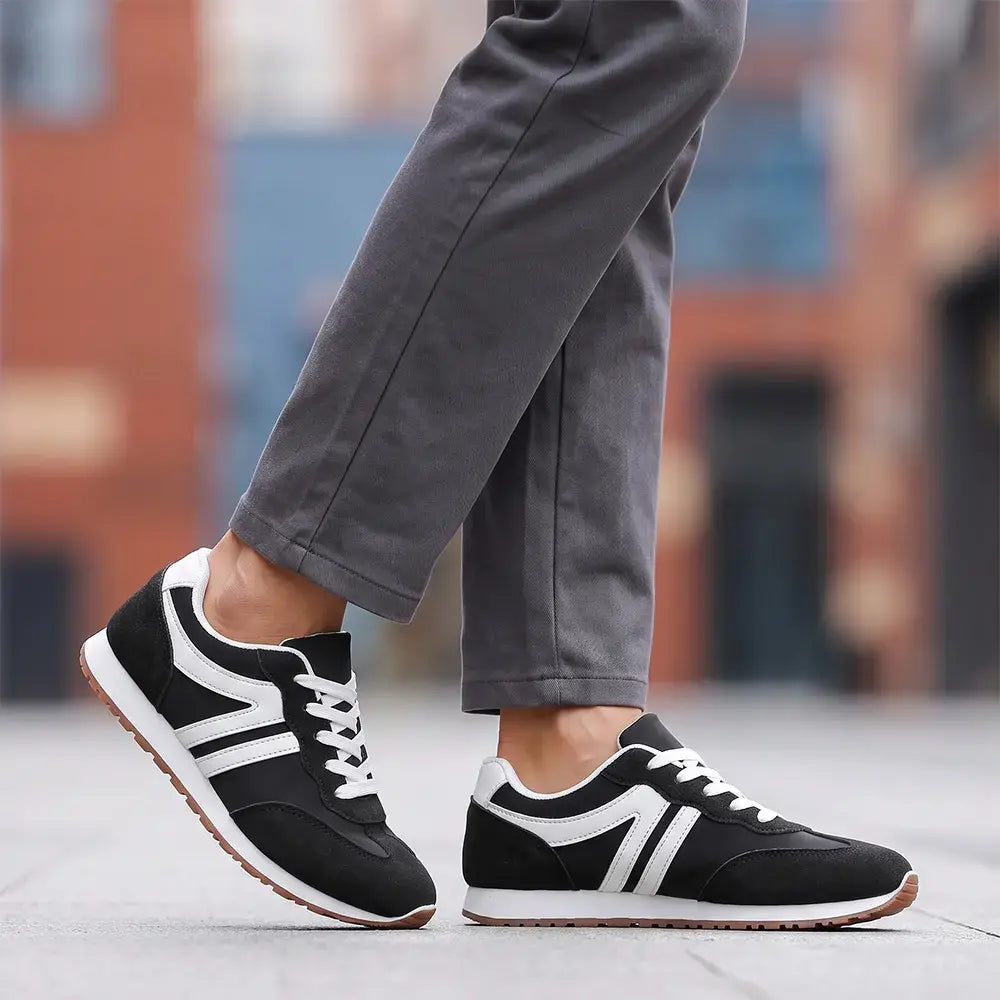 👟 Klasická silueta – nadčasový retro design běžecké obuvi, který spojuje moderní prvky a vytváří tak trvanlivý a ikonický styl.