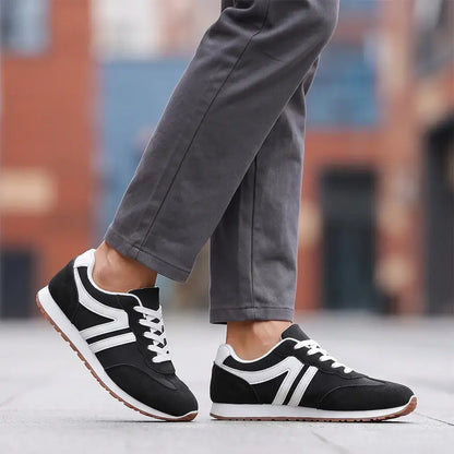 👟 Klasická silueta – nadčasový retro design běžecké obuvi, který spojuje moderní prvky a vytváří tak trvanlivý a ikonický styl.