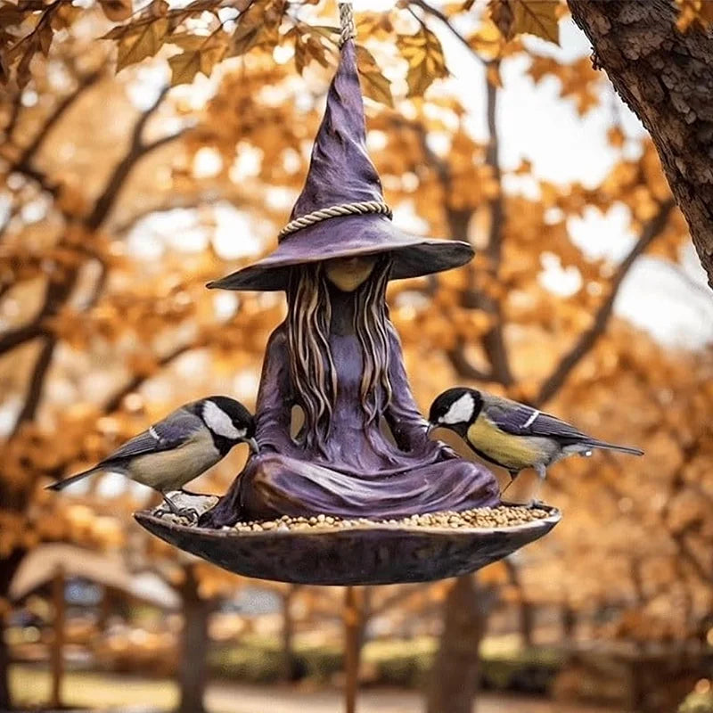 Závěsné krmítko pro ptáky „Meditující čarodějnice“, kreativní a magická dekorace do zahrady, na terasu a do dvora, odolný materiál