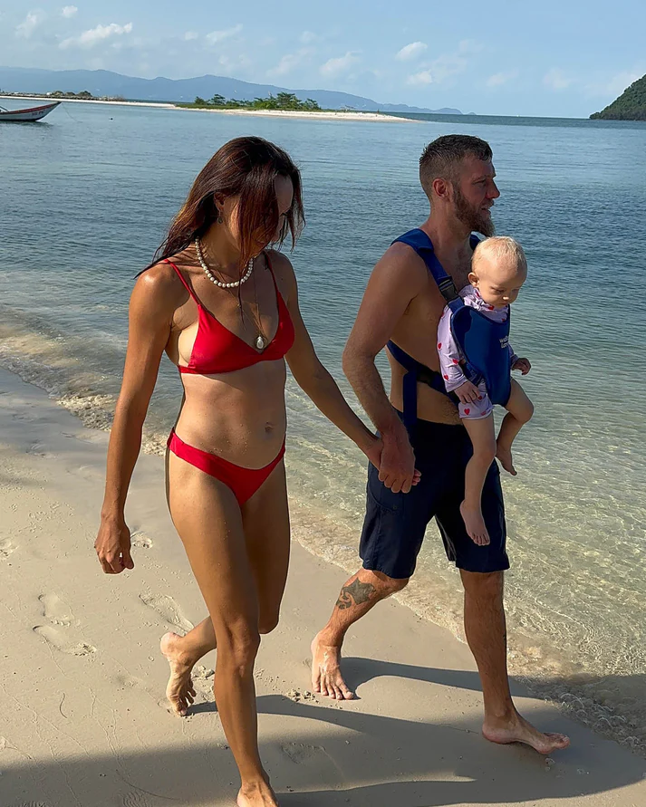 🏖️👶Nastavitelné nosítko pro miminka s dvojitými ramenními popruhy. Voděodolné a rychleschnoucí, víceúčelové.