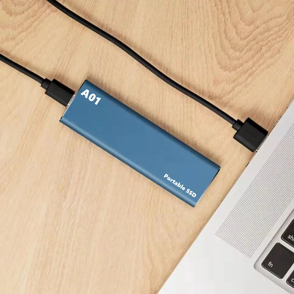 Malý externí SSD disk   8TB